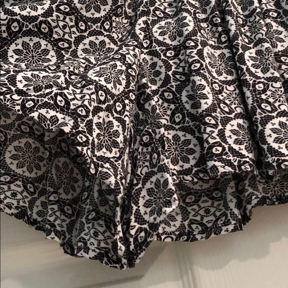 Floral shorts - Picture 2 of 3